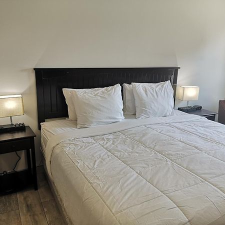 Almo Court Motel Cranbrook Bagian luar foto