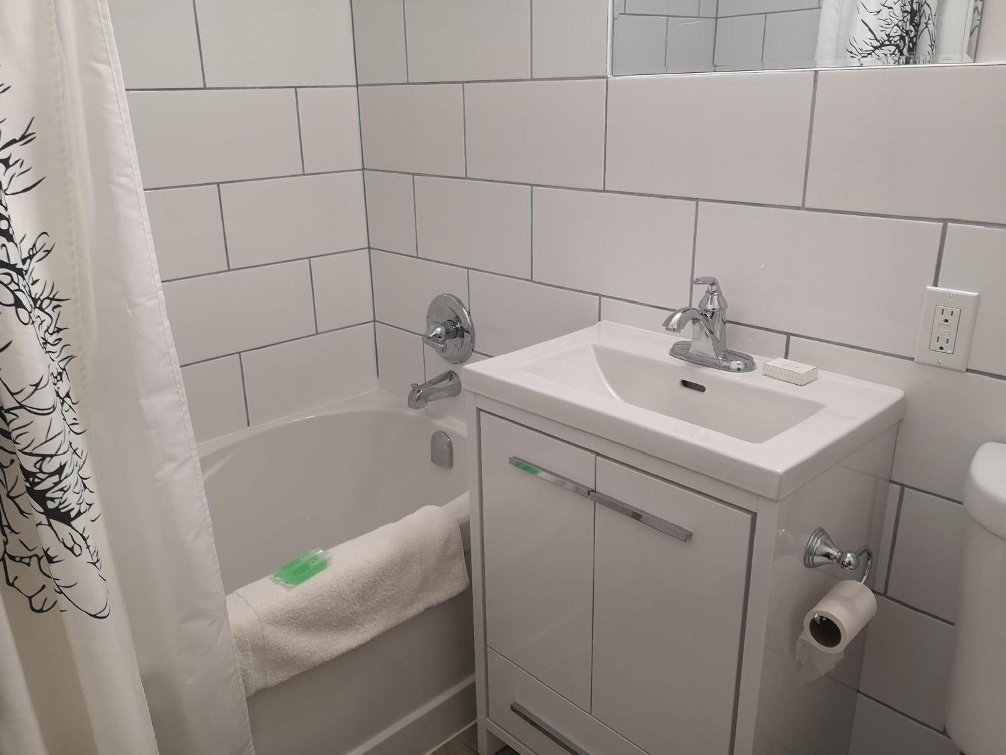 Almo Court Motel Cranbrook Bagian luar foto