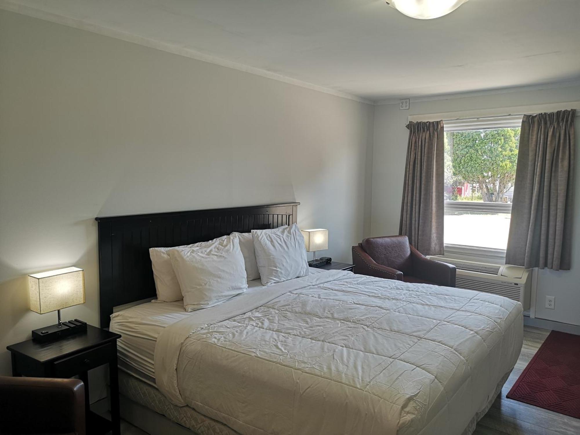 Almo Court Motel Cranbrook Bagian luar foto