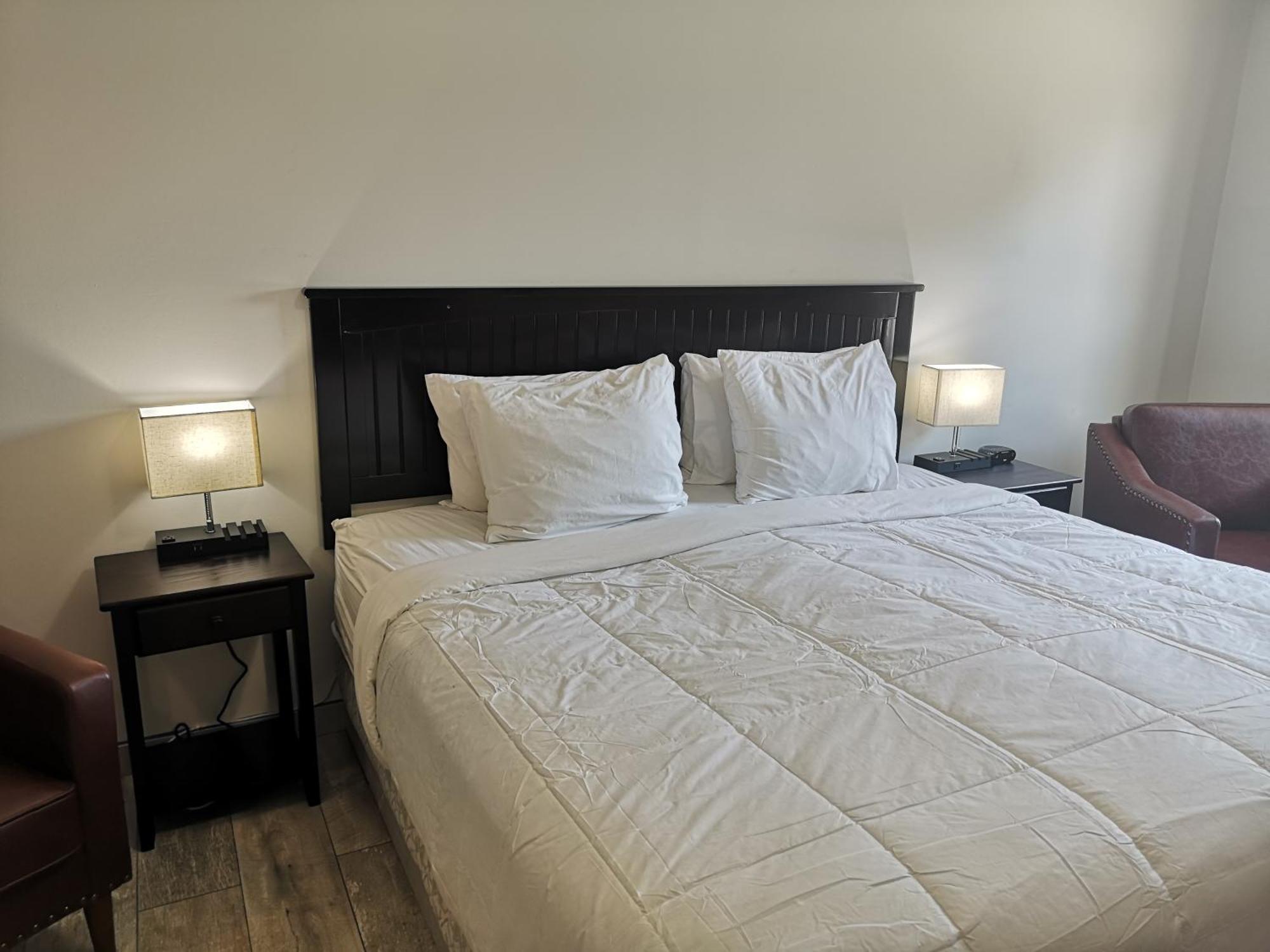 Almo Court Motel Cranbrook Bagian luar foto