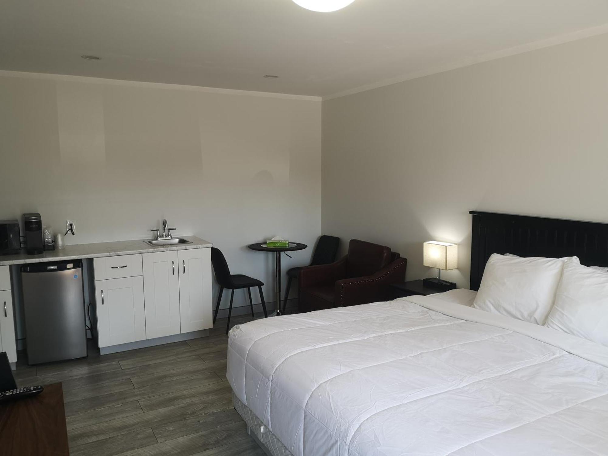 Almo Court Motel Cranbrook Bagian luar foto